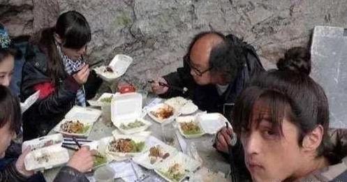 综艺明星们吃饭照片,美食与欢乐的碰撞