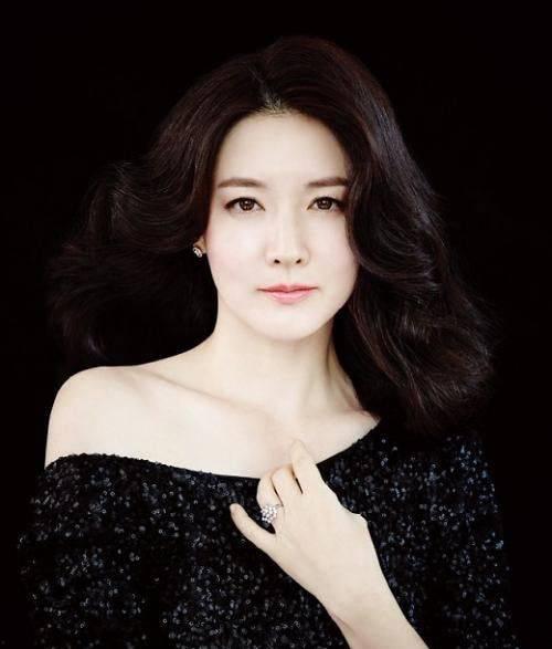 电视明星照片高清,揭秘电视明星高清照片背后的魅力瞬间